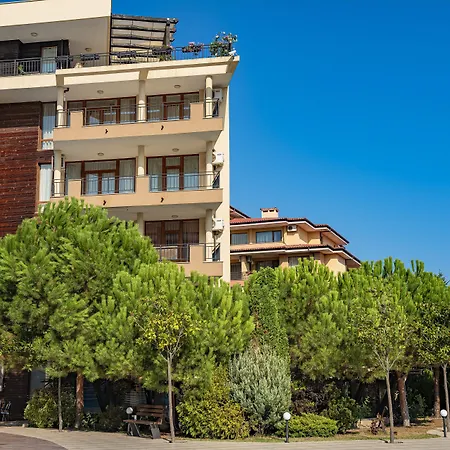 Menada Luxor Свети-Влас