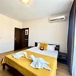 Menada Luxor Apartman *