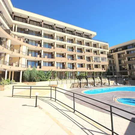 Menada Luxor 아파트